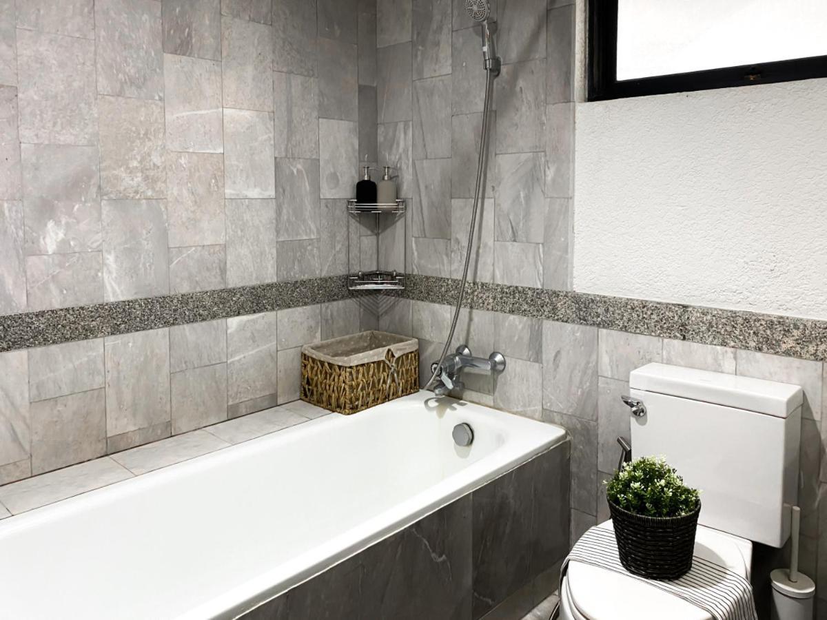 Căn hộ Luxury Modern 2br 145 Sqm - Bts Asok - Ultra Fast Wifi *